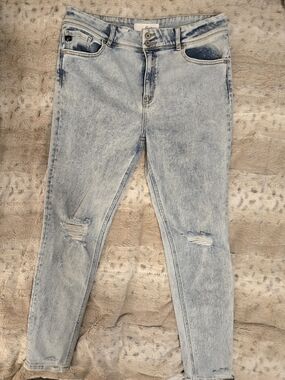 KanCan Light Wash Distressed Stretch Jeans With Ankle Fray Hem